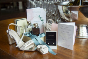 bride shoe, ribbon, cards, pandora, jewelery, perfume, aftershave, display, table, wedding, detail
